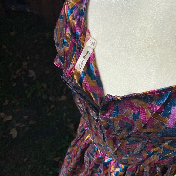 Striking Metallic Dress Size Medium - Picture 4 of 5